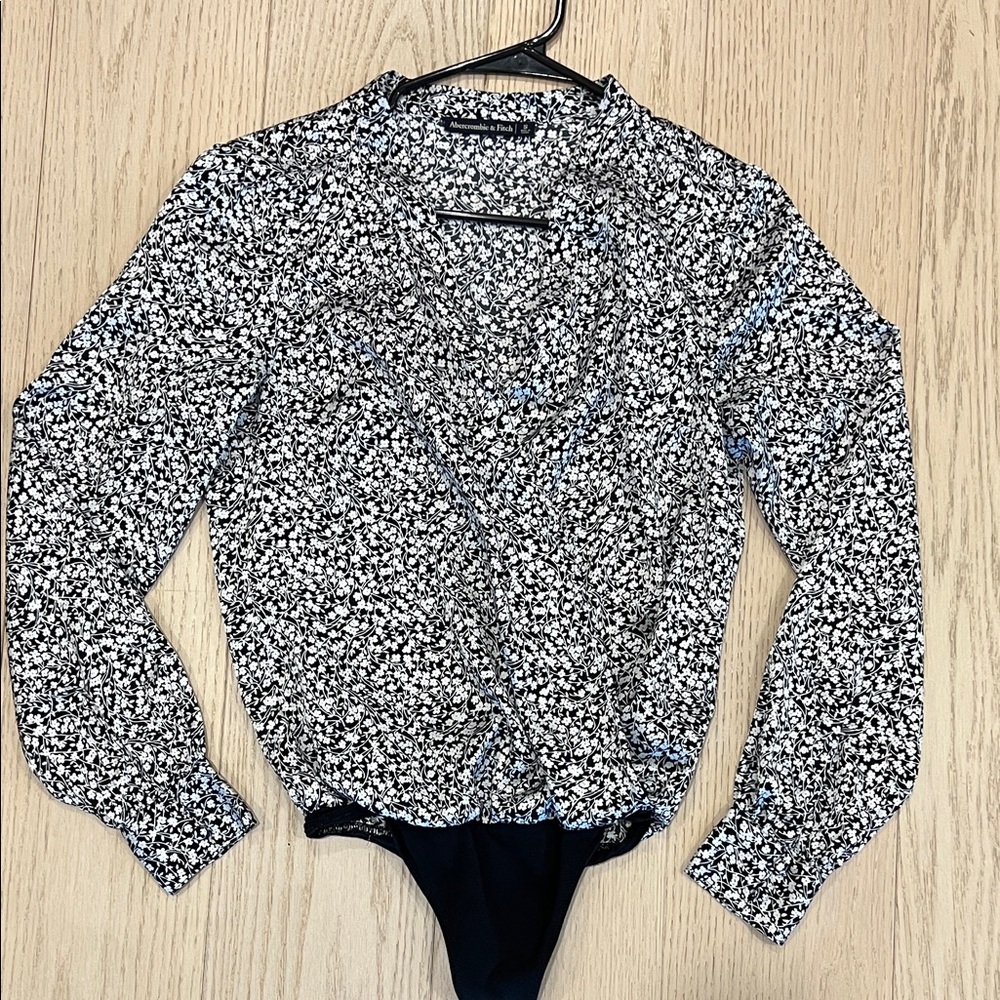 Abercrombie & Fitch. Floral Long Sleeve Bodysuit